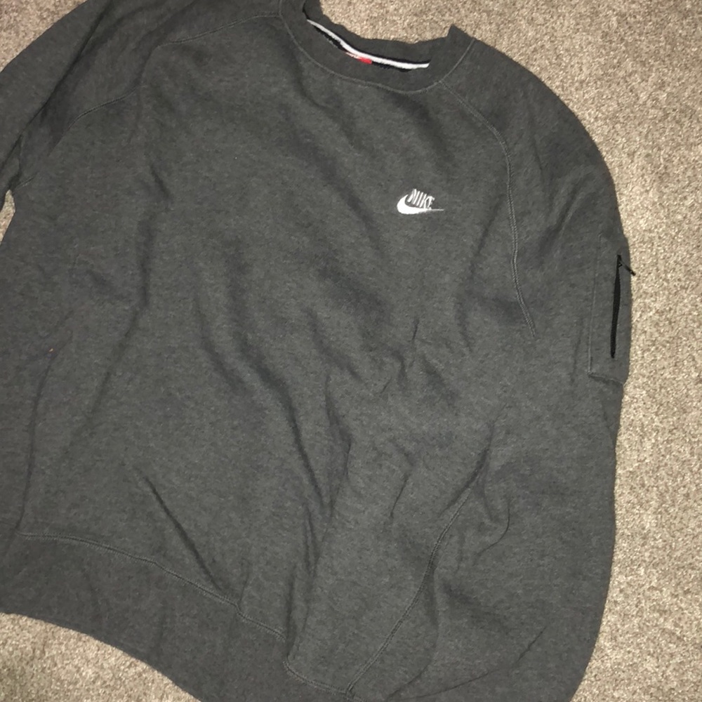 Nike Fleece Crew Neck w/ Sleeve Pocket